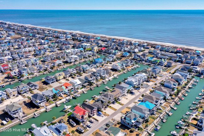 24 Pender St, House other with 5 bedrooms, 5 bathrooms and 1 parking in Ocean Isle Beach NC | Image 46