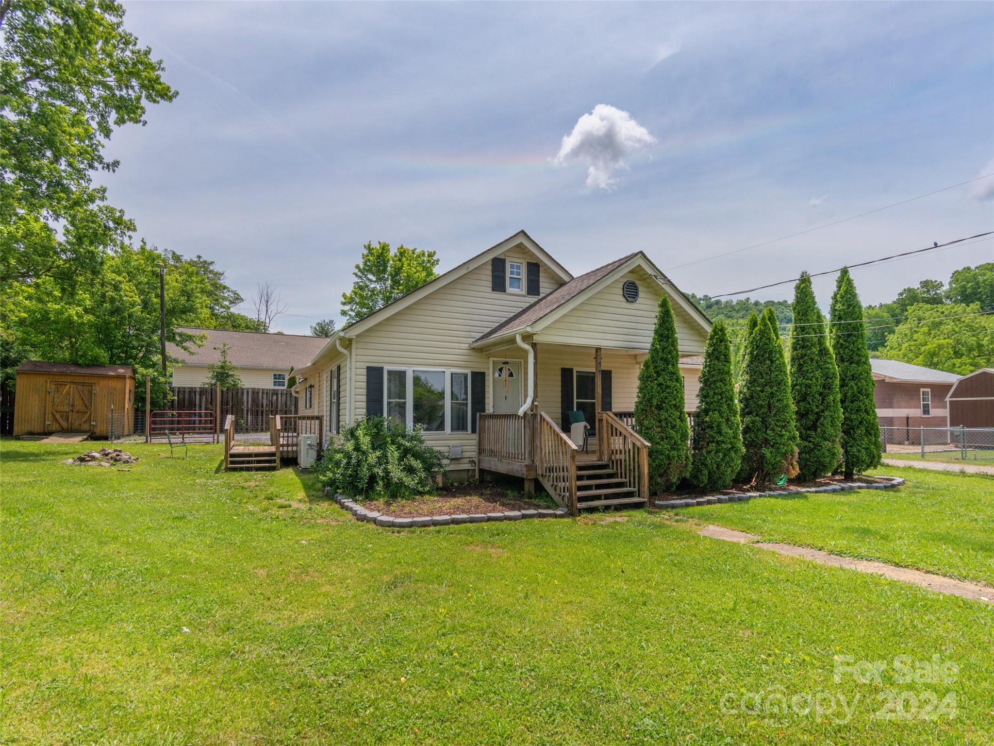 Wachayu Dr, Clyde, NC 28721