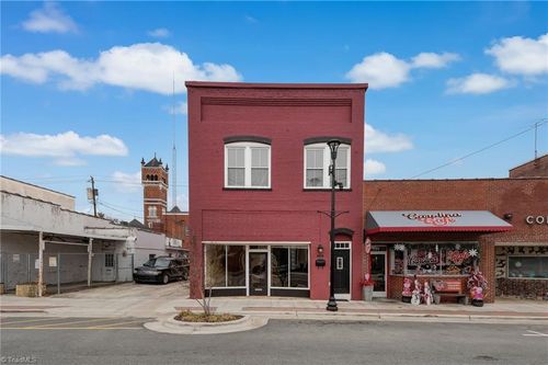 226 Settle St, Reidsville, NC, 27320-3844 | Card Image