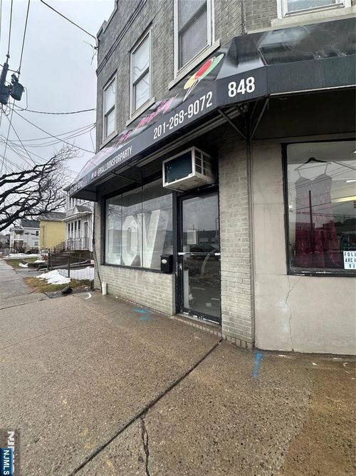 848 Paterson Ave, East Rutherford, NJ, 07073-1002 | Card Image