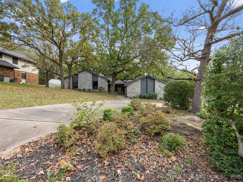 2501 Cherokee Hills Pl, Bartlesville, OK, 74006-4740 | Card Image