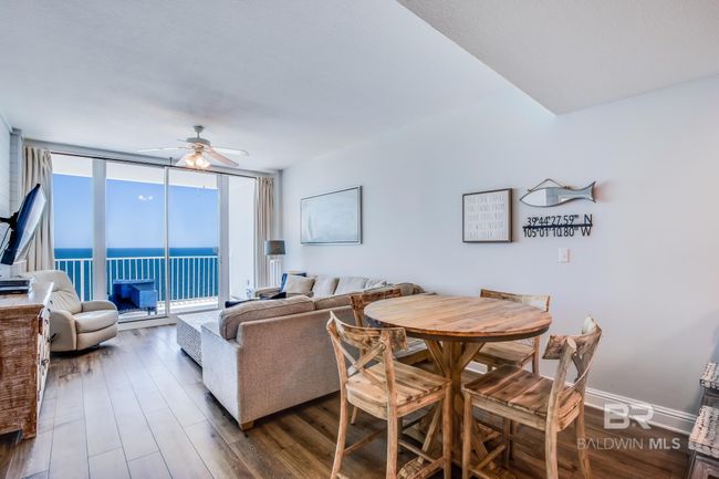 Living Room | Image 10