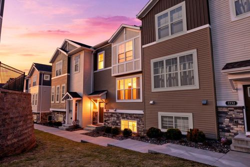 2230 Gateway Curv, North Saint Paul, MN, 55109-1765 | Card Image