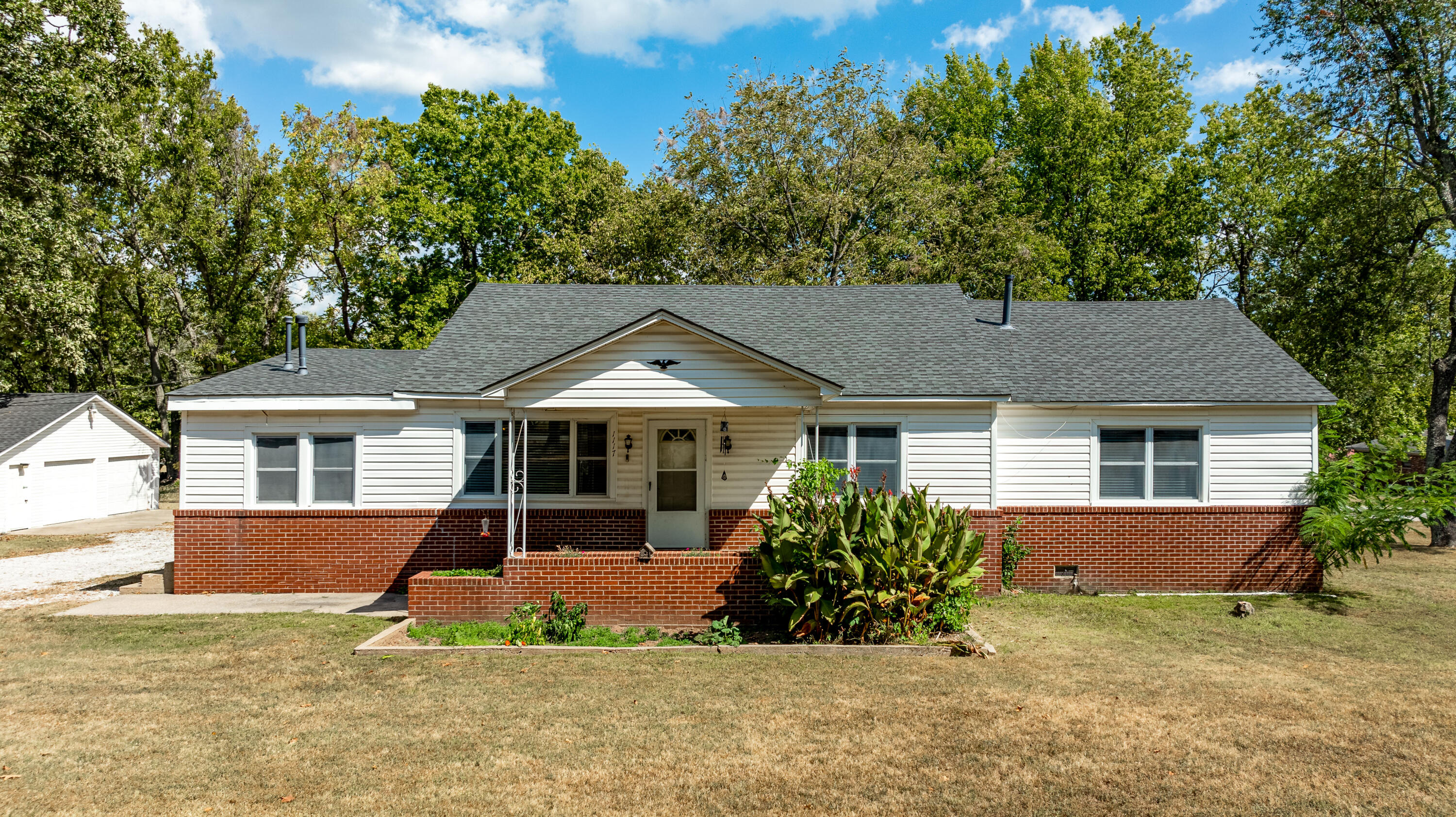 Mill St, Grove, OK 74344