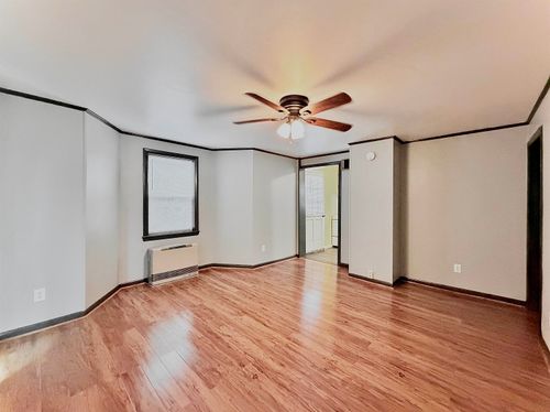 12 Holmes St, Nashua, NH, 03060-3413 | Card Image