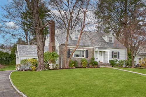 7 Canterbury Rd S, Harrison, NY, 10528-2317 | Card Image