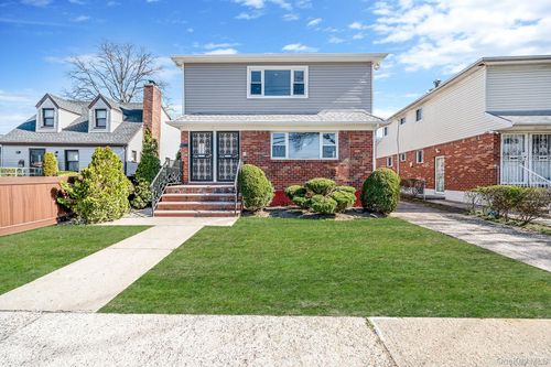 220-53 137th Rd, Springfield Gardens, NY, 11413-2322 | Card Image