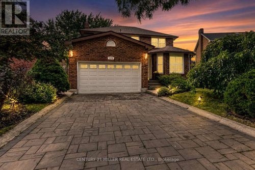 1379 Bramblewood Green, Oakville (GA Glen Abbey), ON, L6M2R6 | Card Image