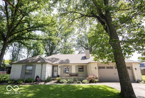 2427 Shady Ln, Anderson, IN, 46011-2813 | Card Image