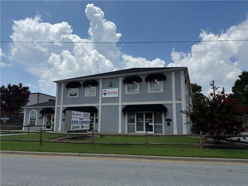 325 N Main St, Kernersville, NC, 27284-2882 | Card Image