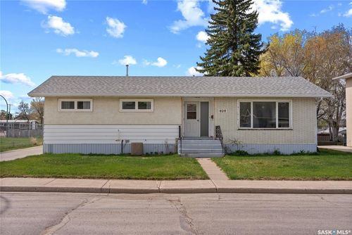 404 6th Ave W, Biggar, SK, S0K0M0 | Card Image