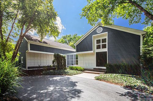 5751 Dora Ln, Clarkston, MI, 48348-5117 | Card Image