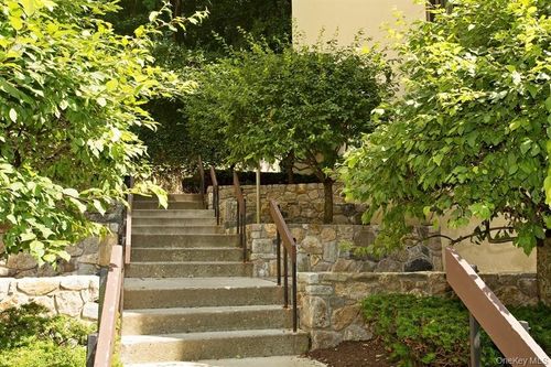 356 N Greeley Ave, Chappaqua, NY, 10514-2748 | Card Image