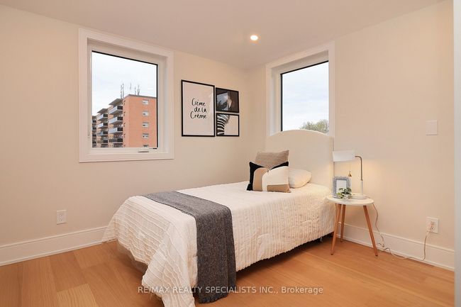 1048 Roosevelt Rd, House attached with 5 bedrooms, 6 bathrooms and 2 parking in Mississauga ON | Image 31