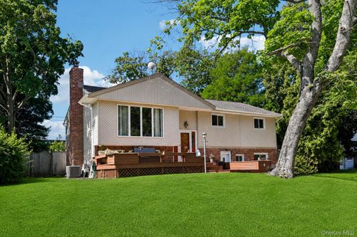 4 Sherbrooke Dr, Smithtown, NY, 11787-4704 | Card Image
