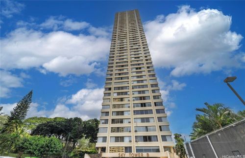 2002b-1060 Kamehameha Hwy, Pearl City, HI, 96782 | Card Image