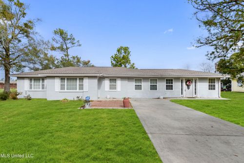 633 Keller St, Bay Saint Louis, MS, 39520-2621 | Card Image