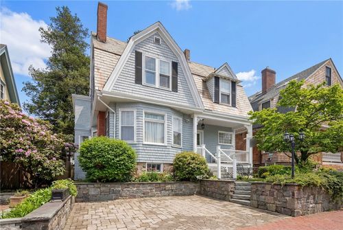34 Bull St, Newport, RI, 02840-2763 | Card Image