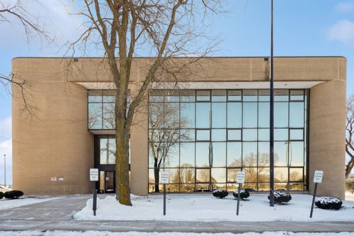 200-999 Home Plaza, Waterloo, IA, 50701 | Card Image