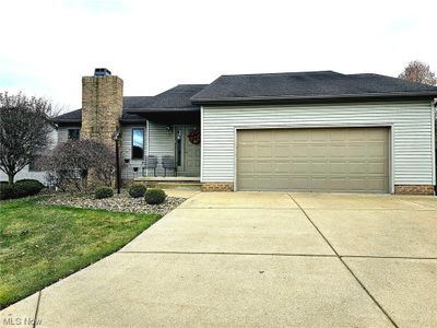 2330 Whispering Meadows Ne, Condo with 2 bedrooms, 3 bathrooms and null parking in Warren OH | Image 2