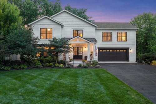 10200 Lakeview Dr W, Minnetonka, MN, 55305-2616 | Card Image