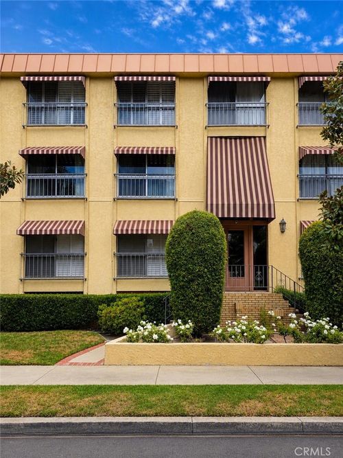 11507 Moorpark, Los Angeles, CA, 91602 | Card Image