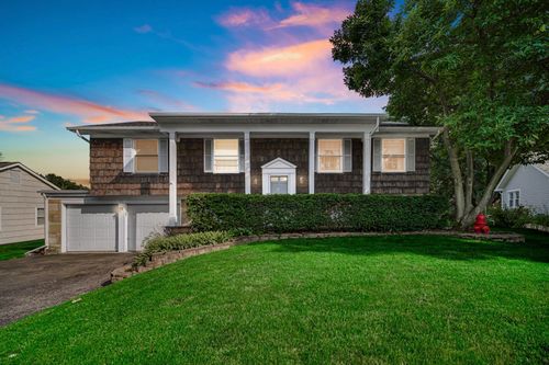 12 Regent Ct W, Buffalo Grove, IL, 60089-1941 | Card Image