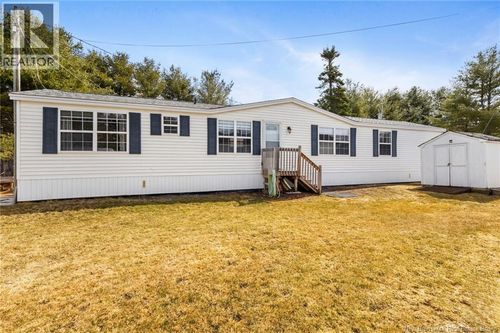 111 Currie Cres, Waasis, NB, E3B7H3 | Card Image