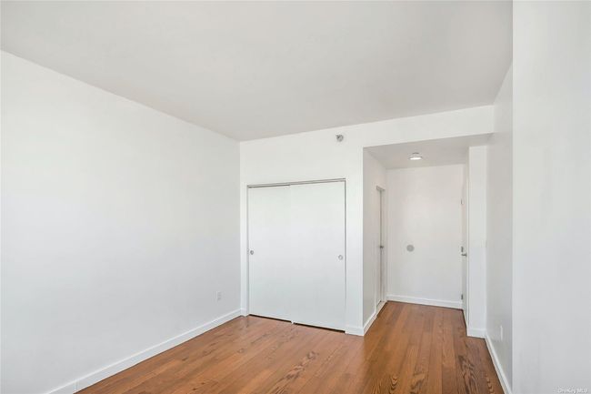 APT-1806 - 40 College Point Blvd, Condo with 2 bedrooms, 2 bathrooms and null parking in Flushing NY | Image 12