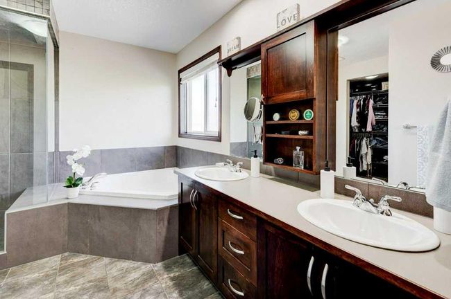 34 Chaparral Valley Place Se, House other with 5 bedrooms, 4 bathrooms and 4 parking in Calgary AB | Image 27