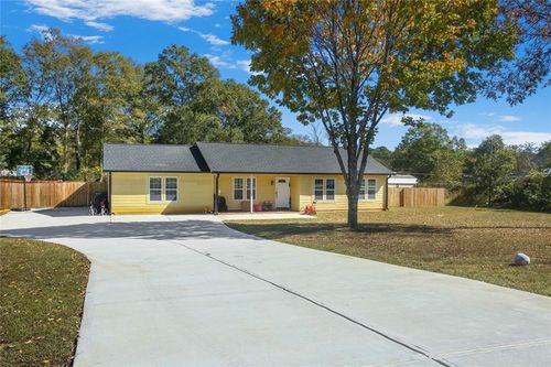 2001 Raymonds Dr, Loganville, GA, 30052-4303 | Card Image