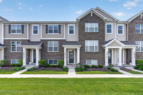 30W142 Wheeler Cir, Warrenville, IL, 60563-1627 | Card Image