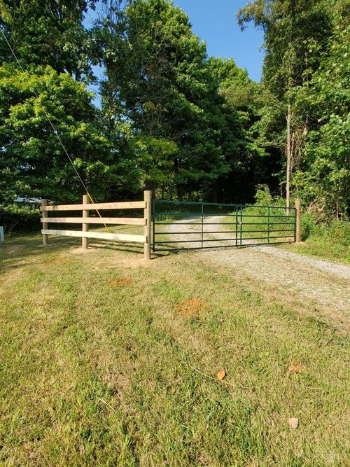 14703 Brier Rd, Bainbridge, OH, 45612-9527 | Card Image