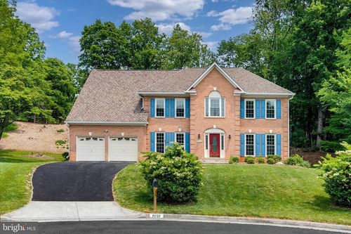 9702 Cymbal Dr, VIENNA, VA, 22182-3319 | Card Image