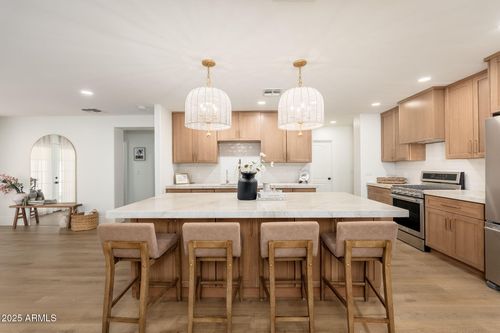 4030 E Fairmount Ave, Phoenix, AZ, 85018-5218 | Card Image