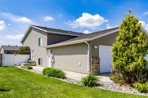 5242 49th Avenue S, Fargo, ND, 58104 | Card Image