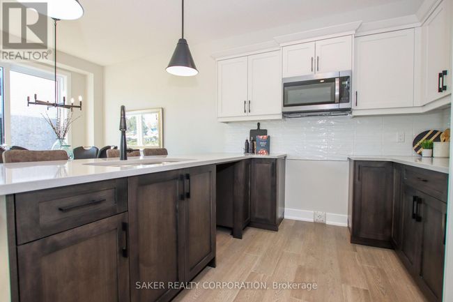 587 Regent St, Townhouse with 3 bedrooms, 3 bathrooms and 3 parking in Mount Brydges ON | Image 13