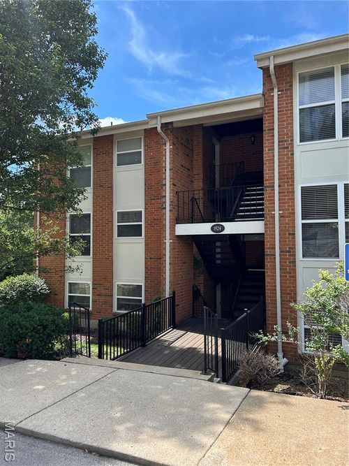 apt-102-1924 Greenglen Dr, Kirkwood, MO, 63122-5230 | Card Image