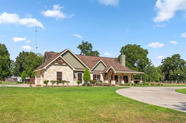 20585 Highway 146 N, Home with 3 bedrooms, 3 bathrooms and 3 parking in Liberty TX | Image 4