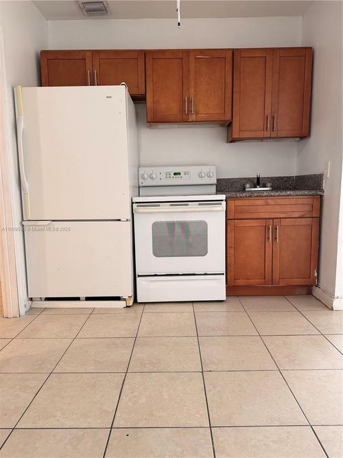 3-2412 Nw 34th St, Miami, FL, 33142-5310 | Card Image