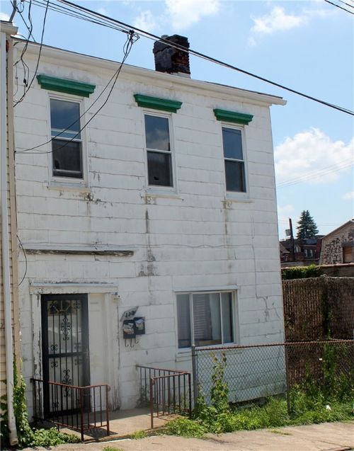 132 John St, Mt Oliver, PA, 15210-2118 | Card Image