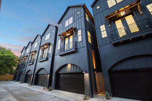 2213 Bevis St, Houston, TX, 77008-1841 | Card Image