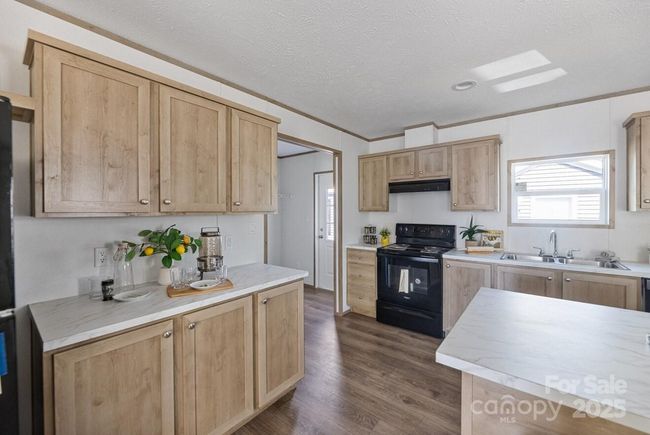 Kitchen | Image 19