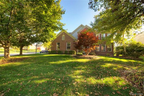 702 Westhills Dr, South Lyon, MI, 48178-2532 | Card Image