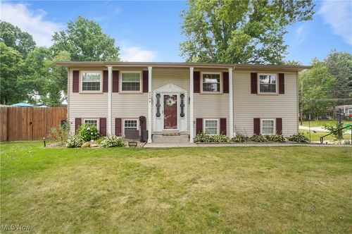 2584 Peach Tree Cir, Stow, OH, 44224-4250 | Card Image