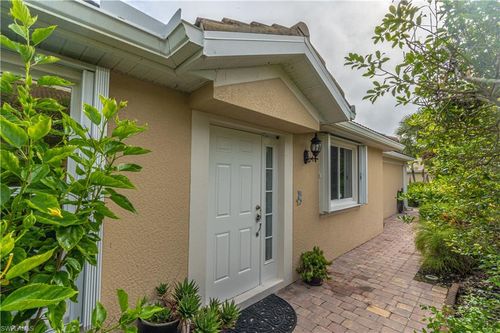 8687 Genova Ct, NAPLES, FL, 34114-2748 | Card Image