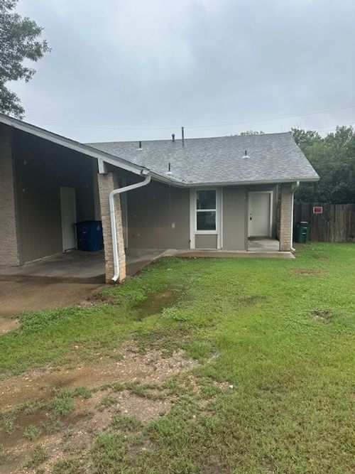 b-2601 Reeves Cir, Austin, TX, 78741-5624 | Card Image
