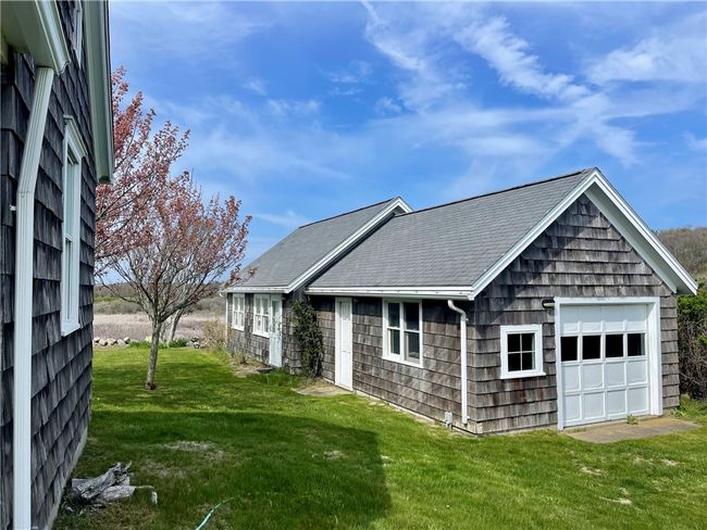 899 Cooneymus Rd, House other with 5 bedrooms, 4 bathrooms and 4 parking in Block Island RI | Image 19