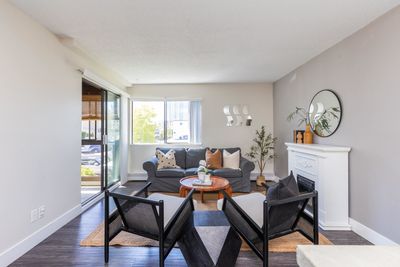 202 - 1526 George St, Condo with 2 bedrooms, 1 bathrooms and 1 parking in White Rock BC | Image 2