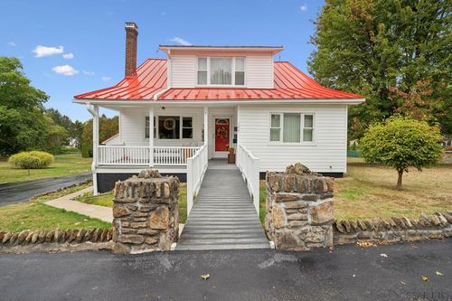 124 Rosewood St, Johnstown, PA, 15904-1324 | Card Image